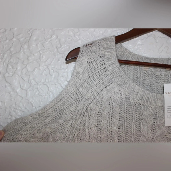 NWT Soft Surroundings Cozy Cold Shoulder Chunky Cable Knit Sweater Gray Medium - Picture 10 of 12
